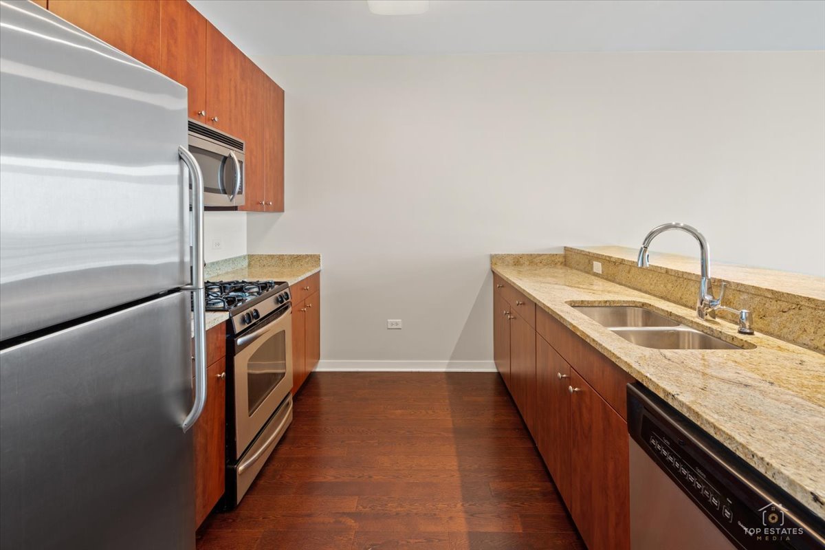 757 N Orleans Street 805 Property Photo 18