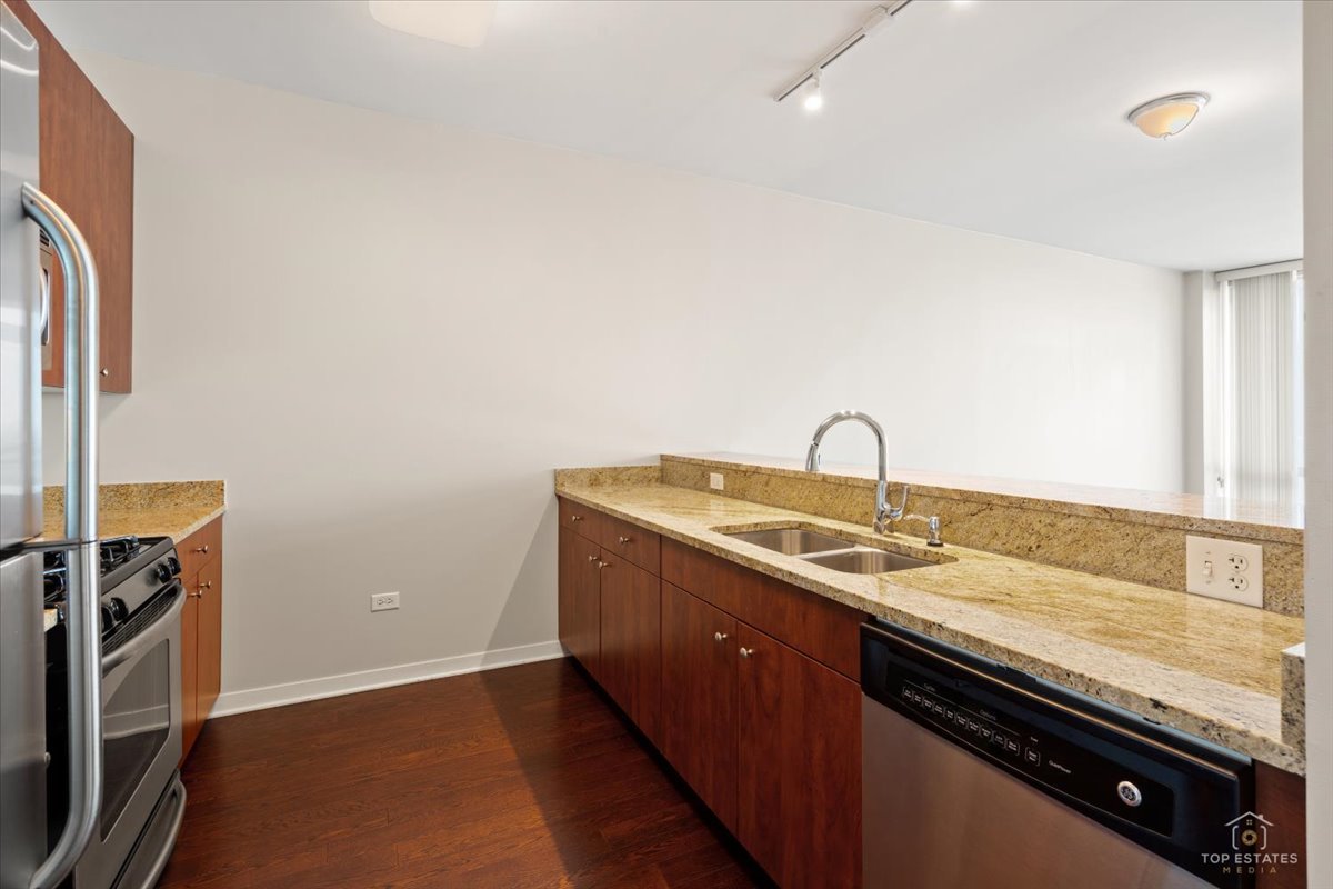 757 N Orleans Street 805 Property Photo 19