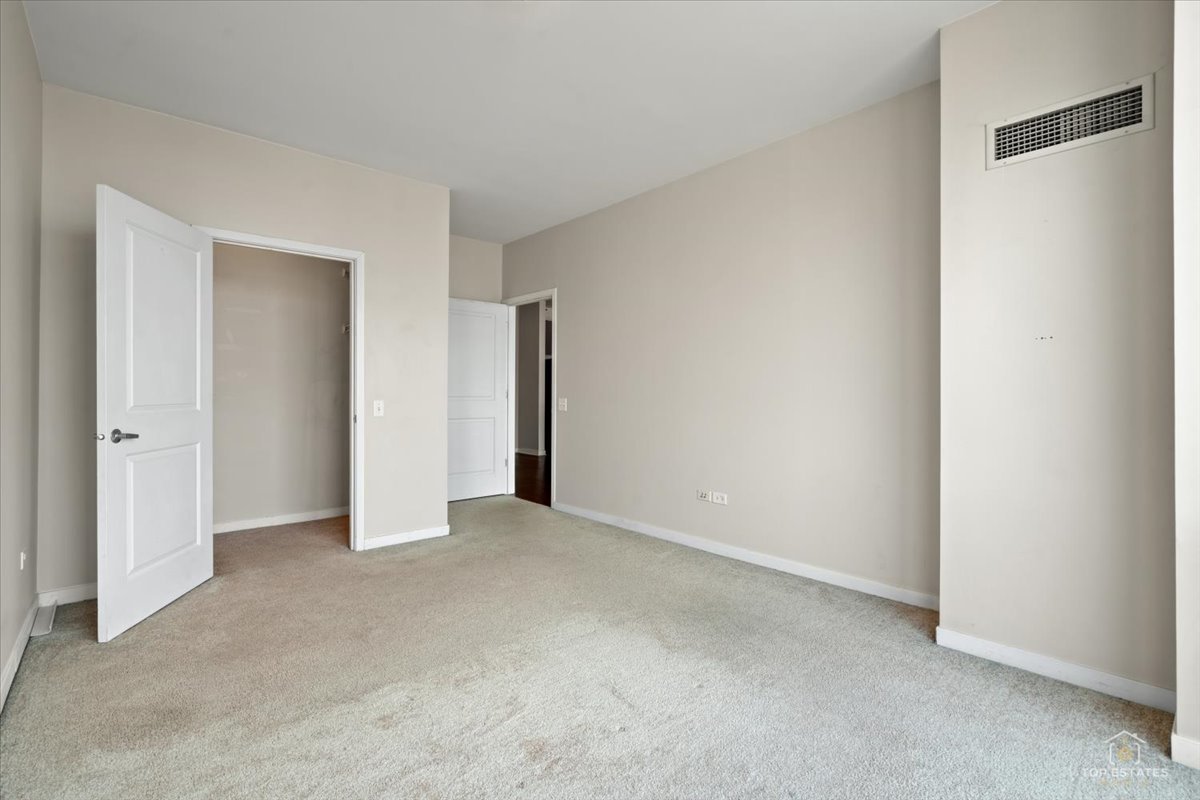 757 N Orleans Street 805 Property Photo 25
