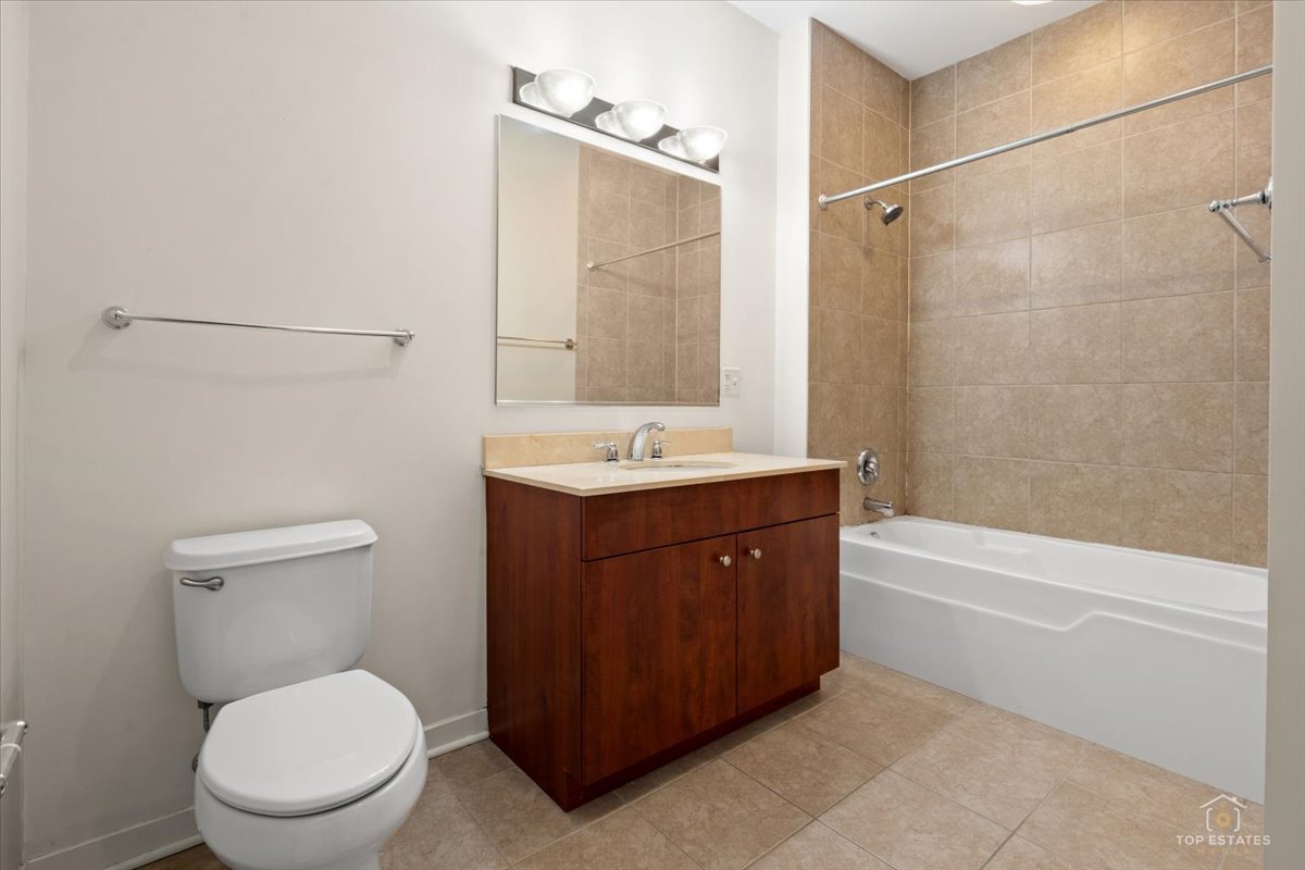 757 N Orleans Street 805 Property Photo 27