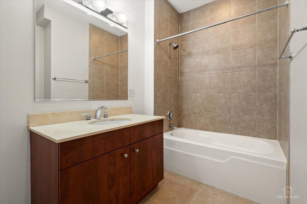 757 N Orleans Street 805 Property Photo 28