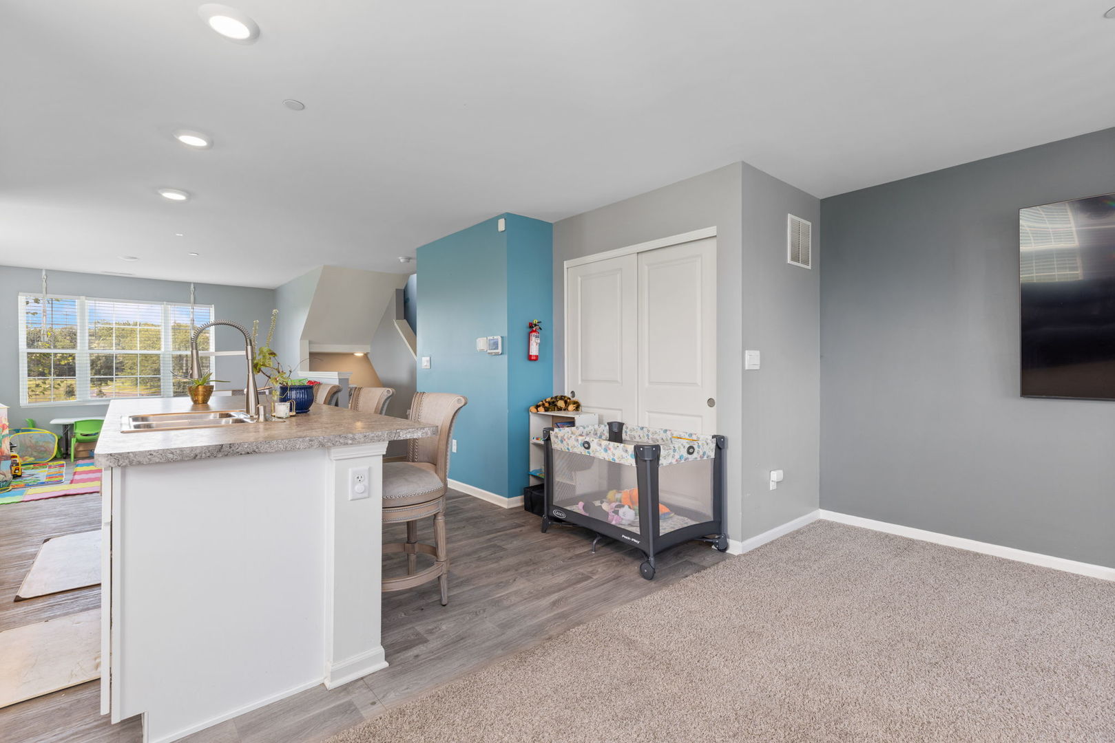3758 Bissel Drive Property Photo 4