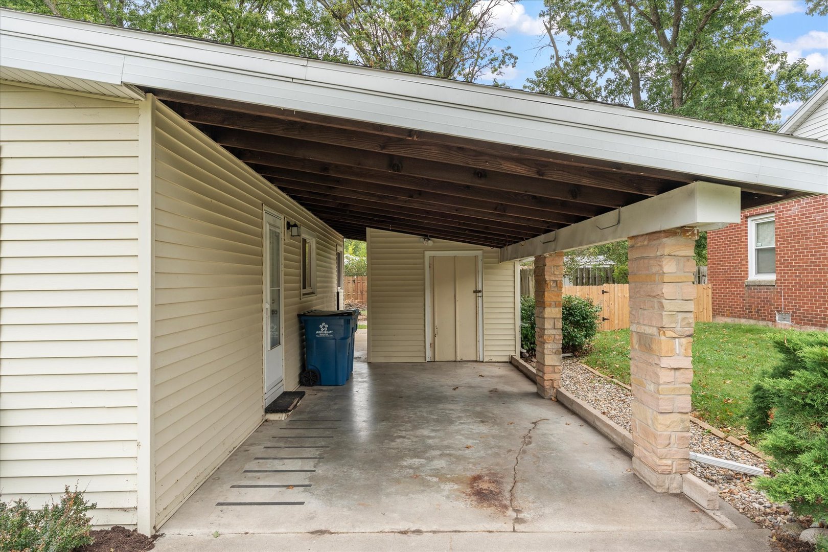 907 S Longview Road Property Photo 28