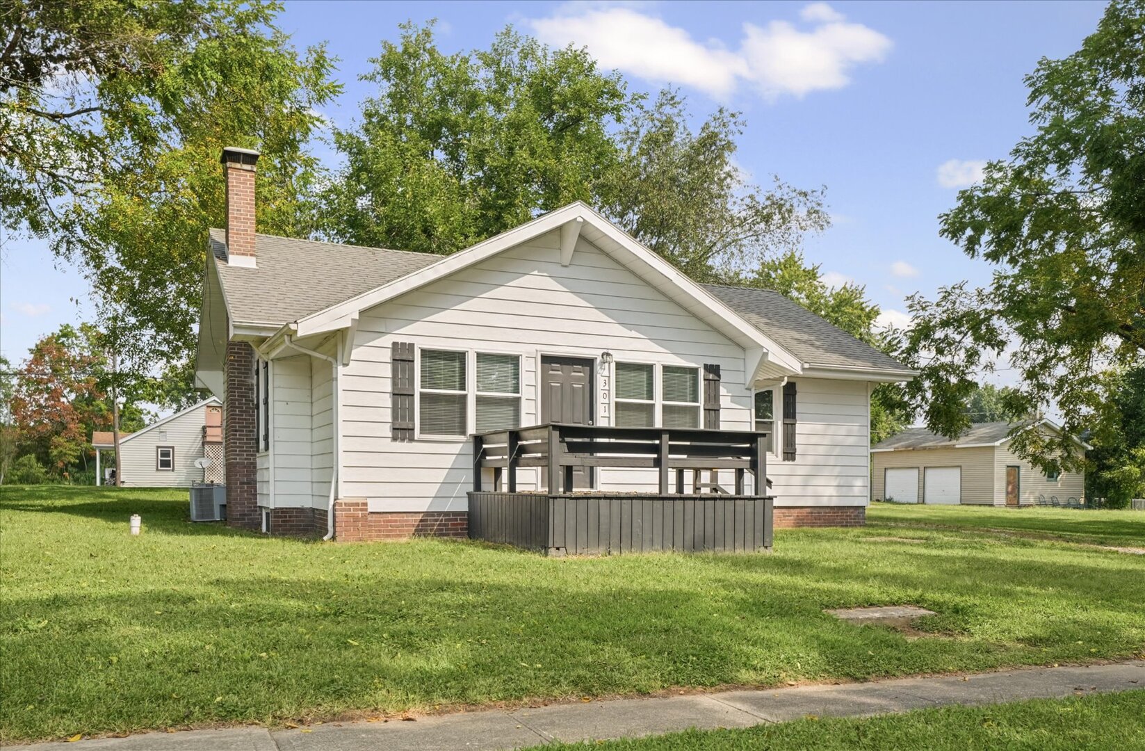301 Clark Street Property Photo 3