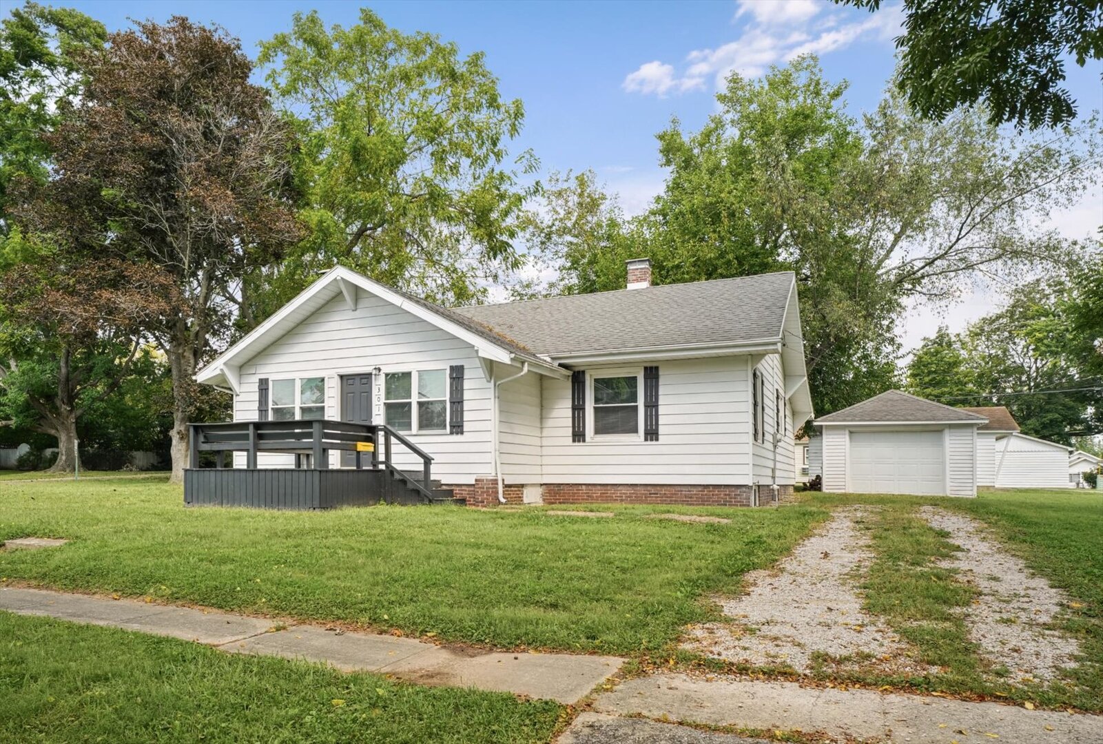 301 Clark Street Property Photo 4