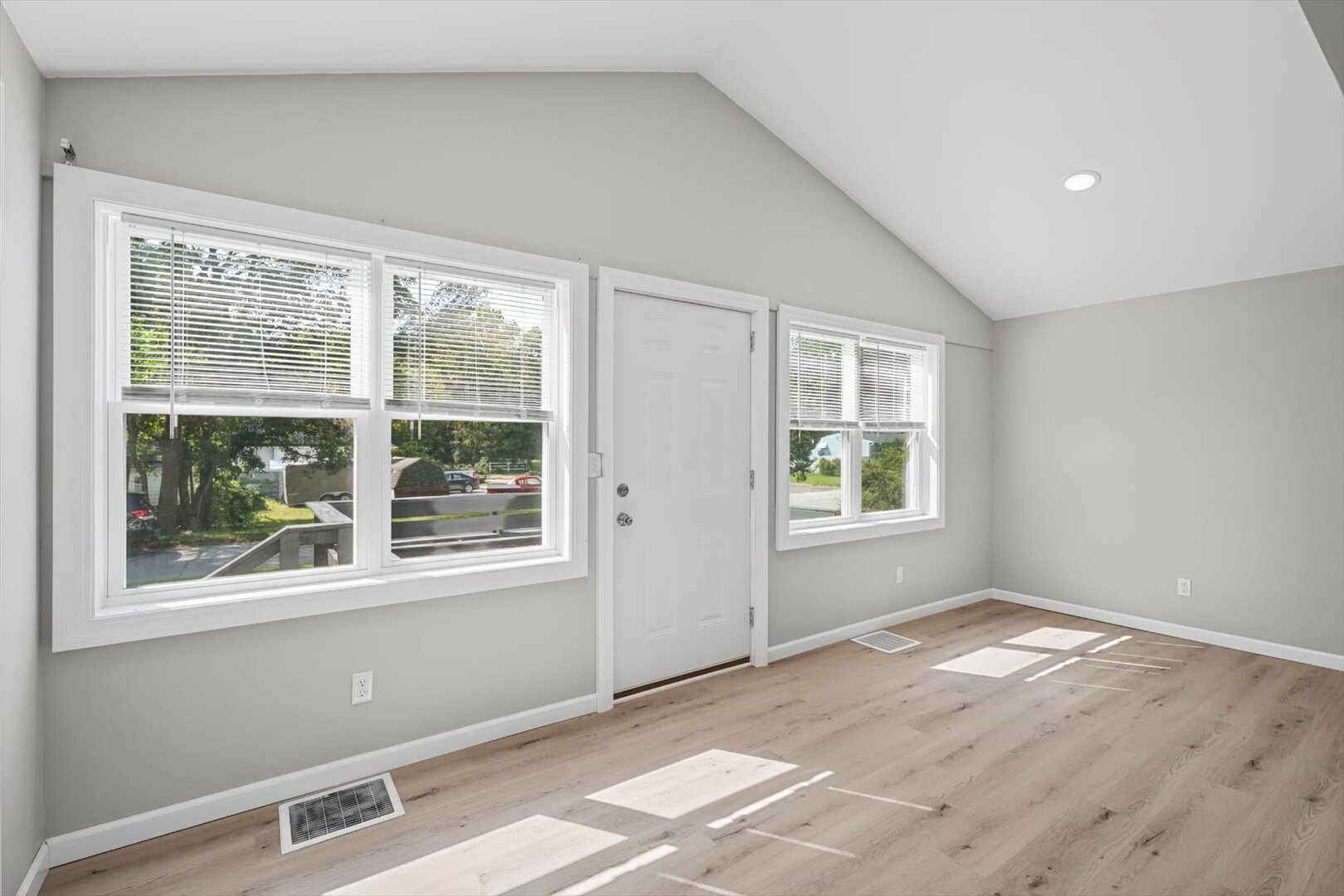 301 Clark Street Property Photo 11