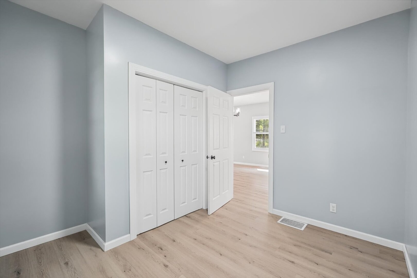 301 Clark Street Property Photo 28