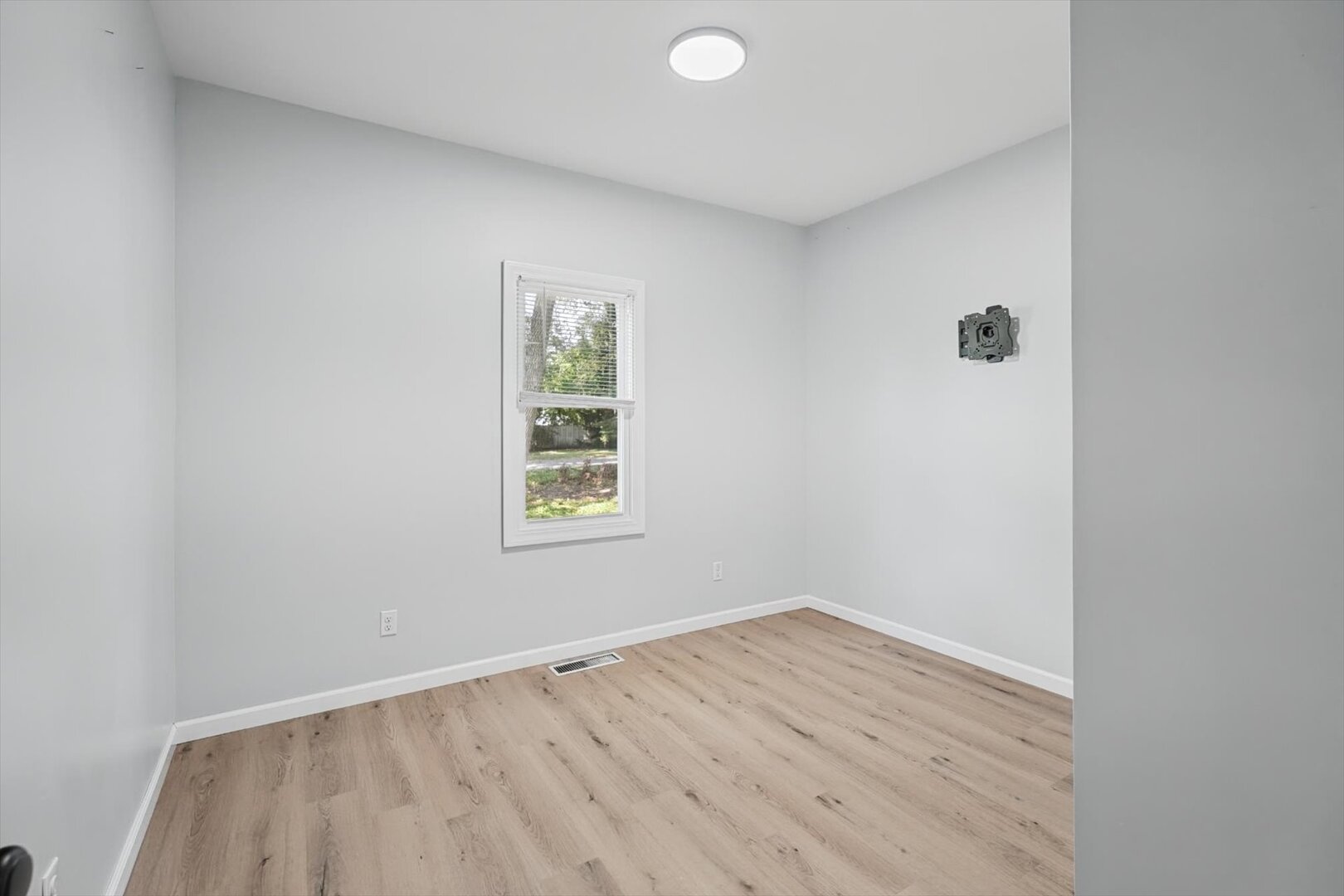 301 Clark Street Property Photo 30