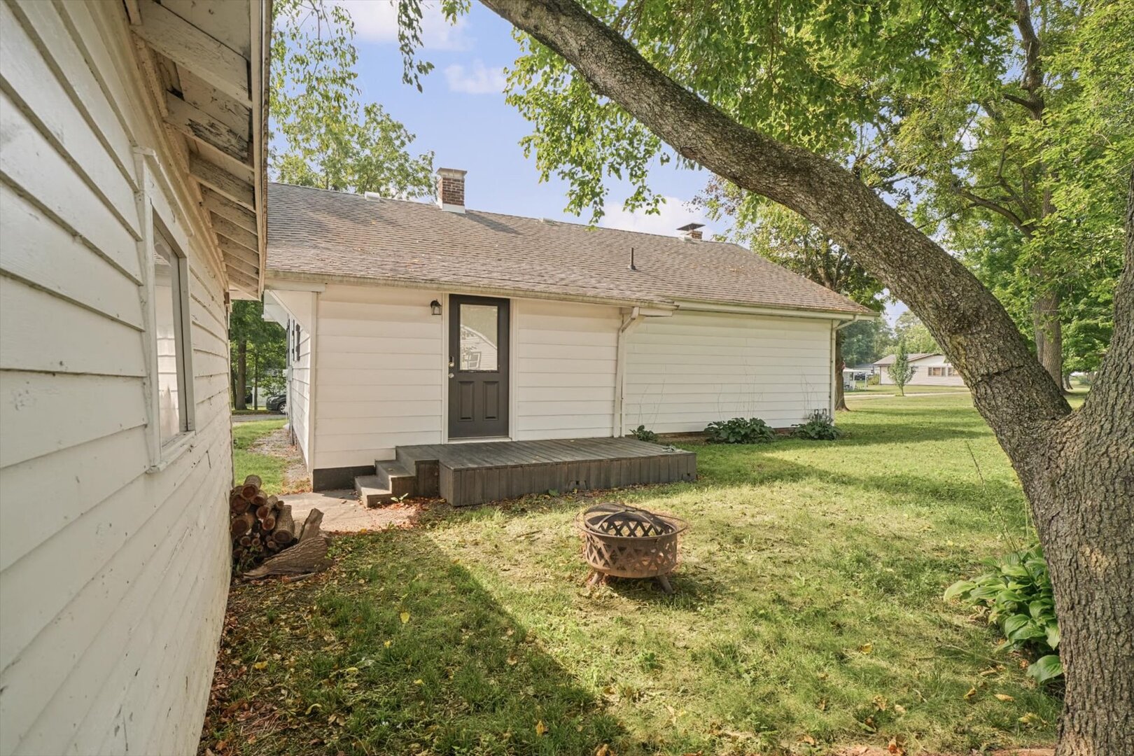 301 Clark Street Property Photo 37