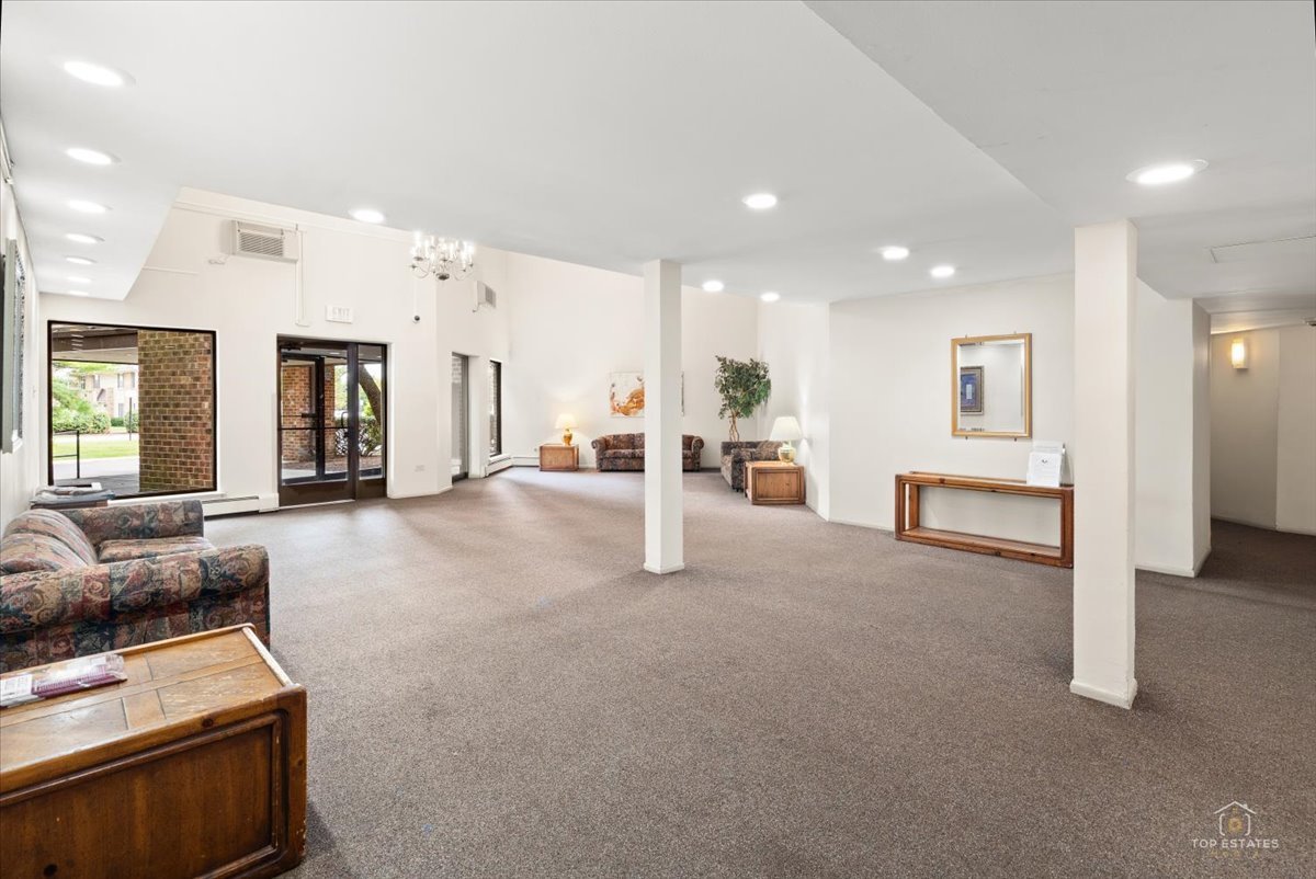 1500 Robin Circle 306 Property Photo 2