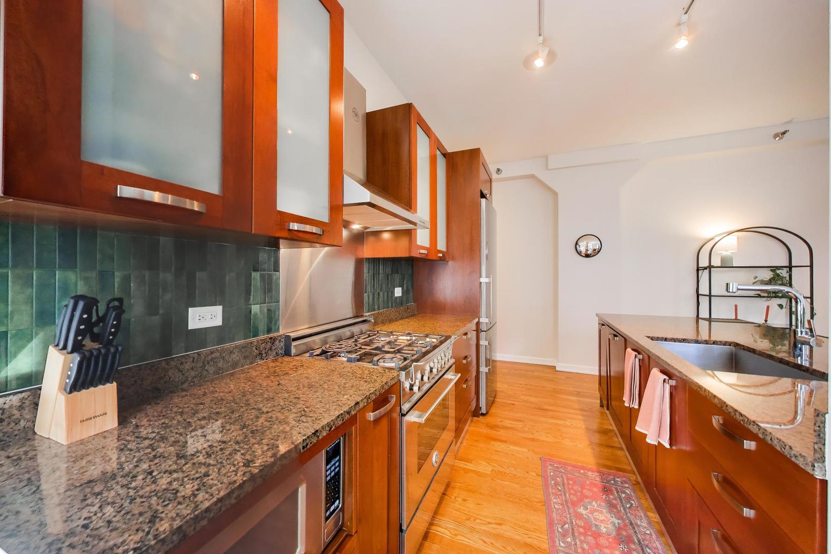 6 N Michigan Avenue 1111 Property Photo 17