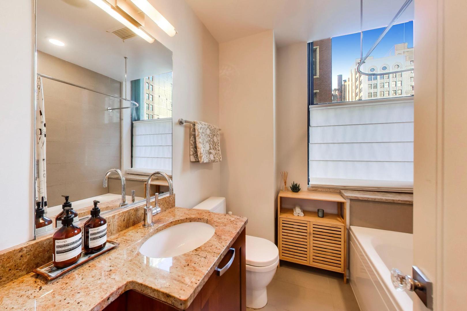 6 N Michigan Avenue 1111 Property Photo 24