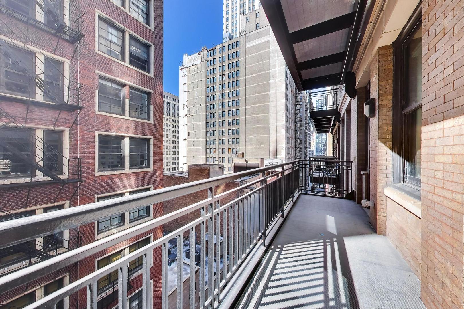 6 N Michigan Avenue 1111 Property Photo 27