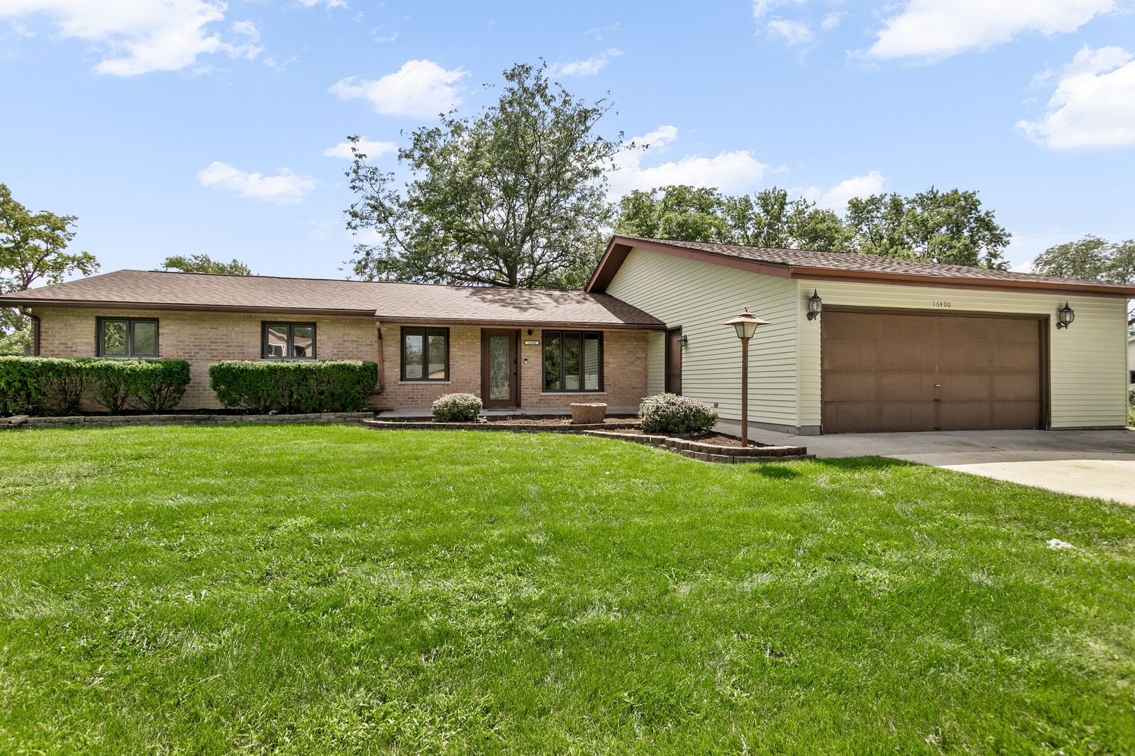 16400 Sherwood Drive Property Photo 1
