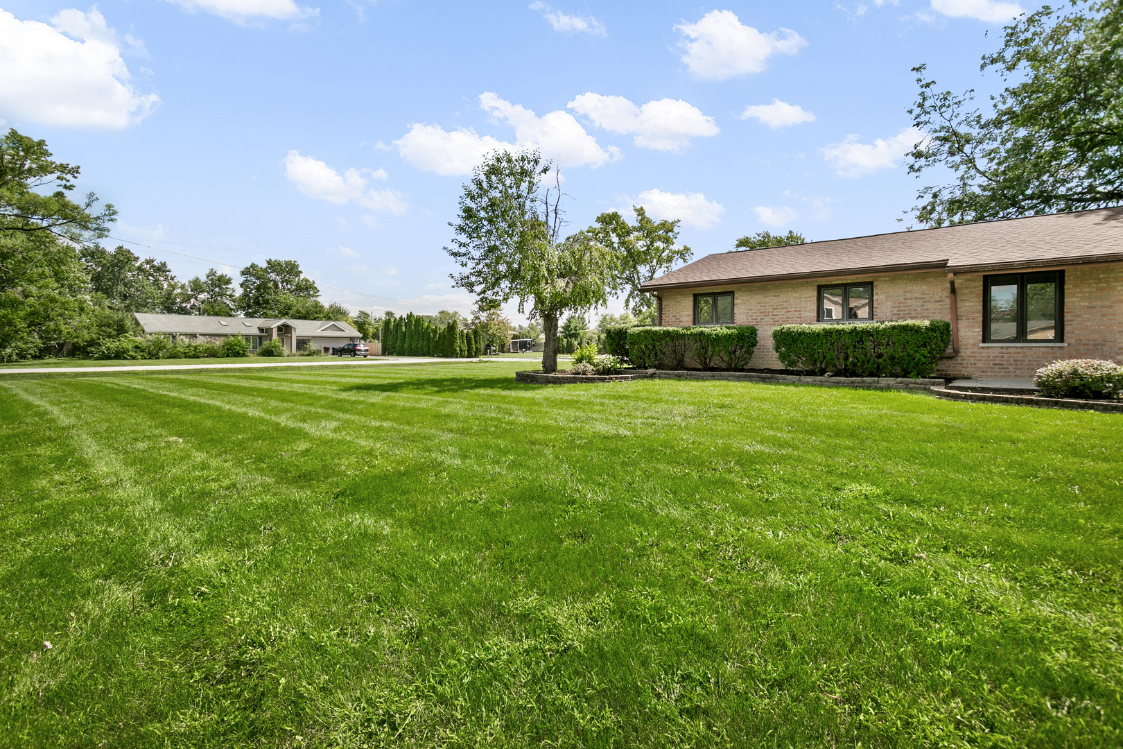 16400 Sherwood Drive Property Photo 2