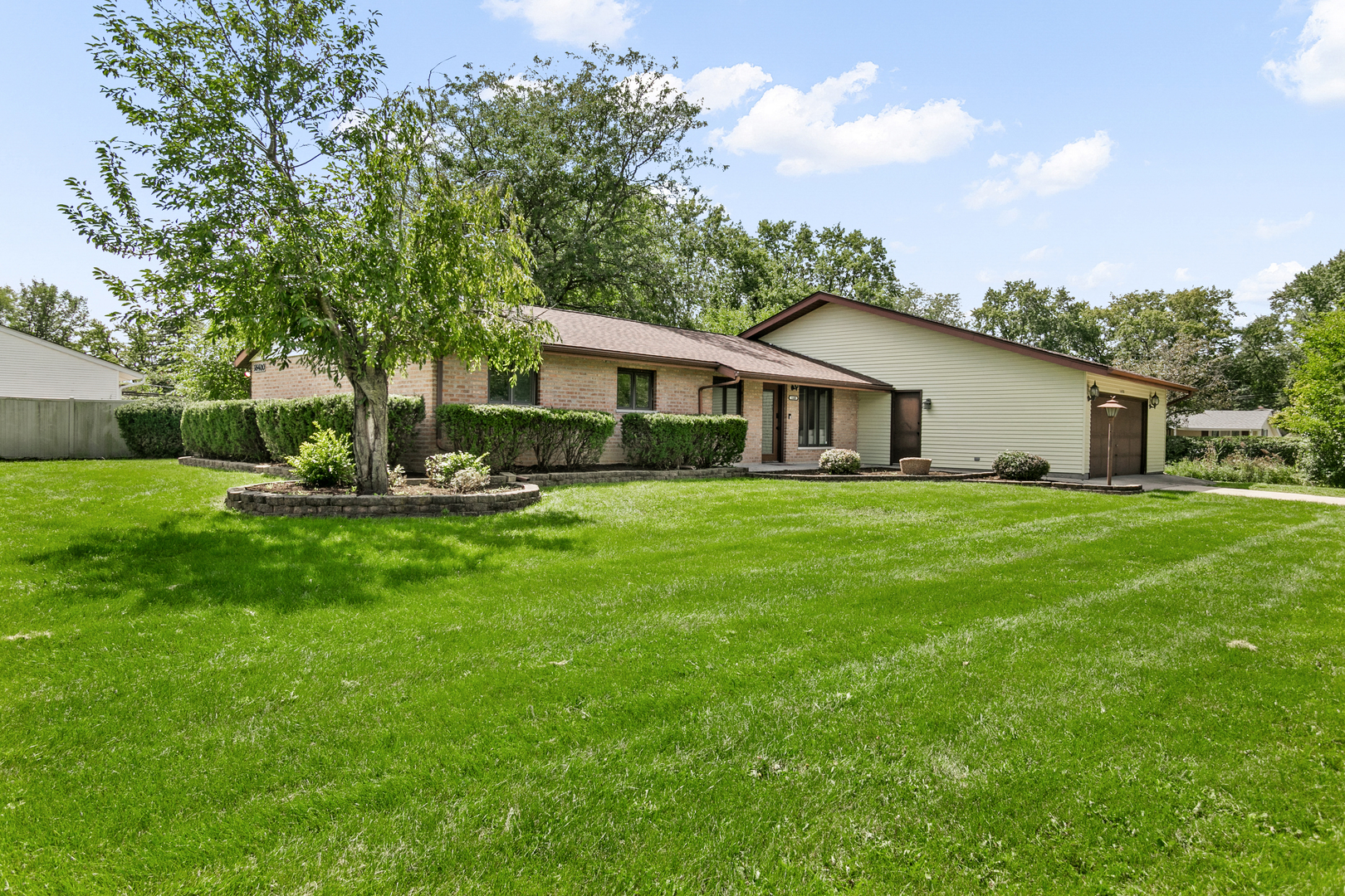 16400 Sherwood Drive Property Photo 3