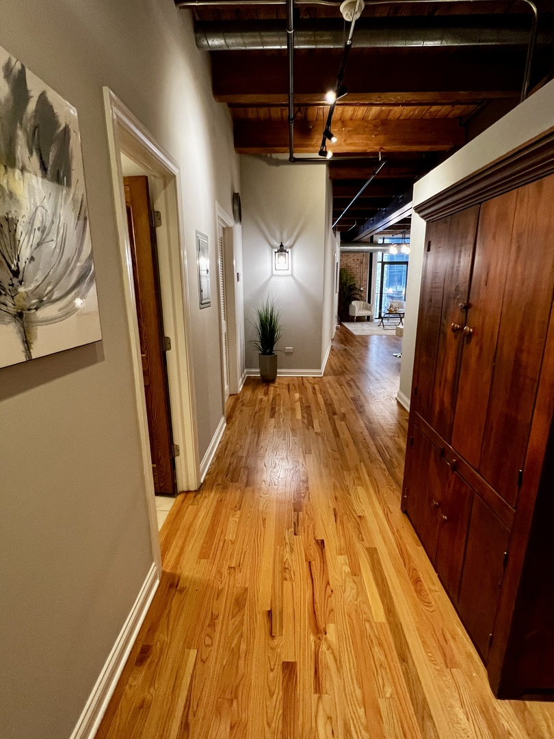 420 W Ontario Street 308 Property Photo 2