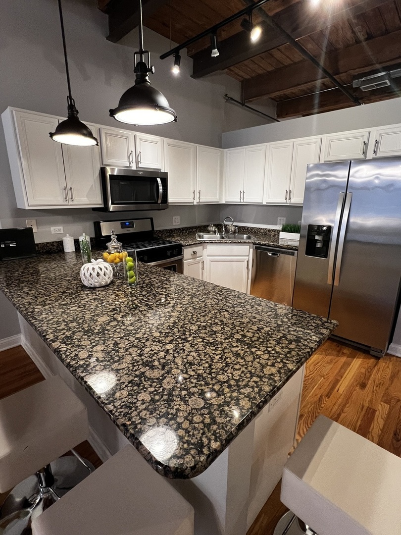 420 W Ontario Street 308 Property Photo 4