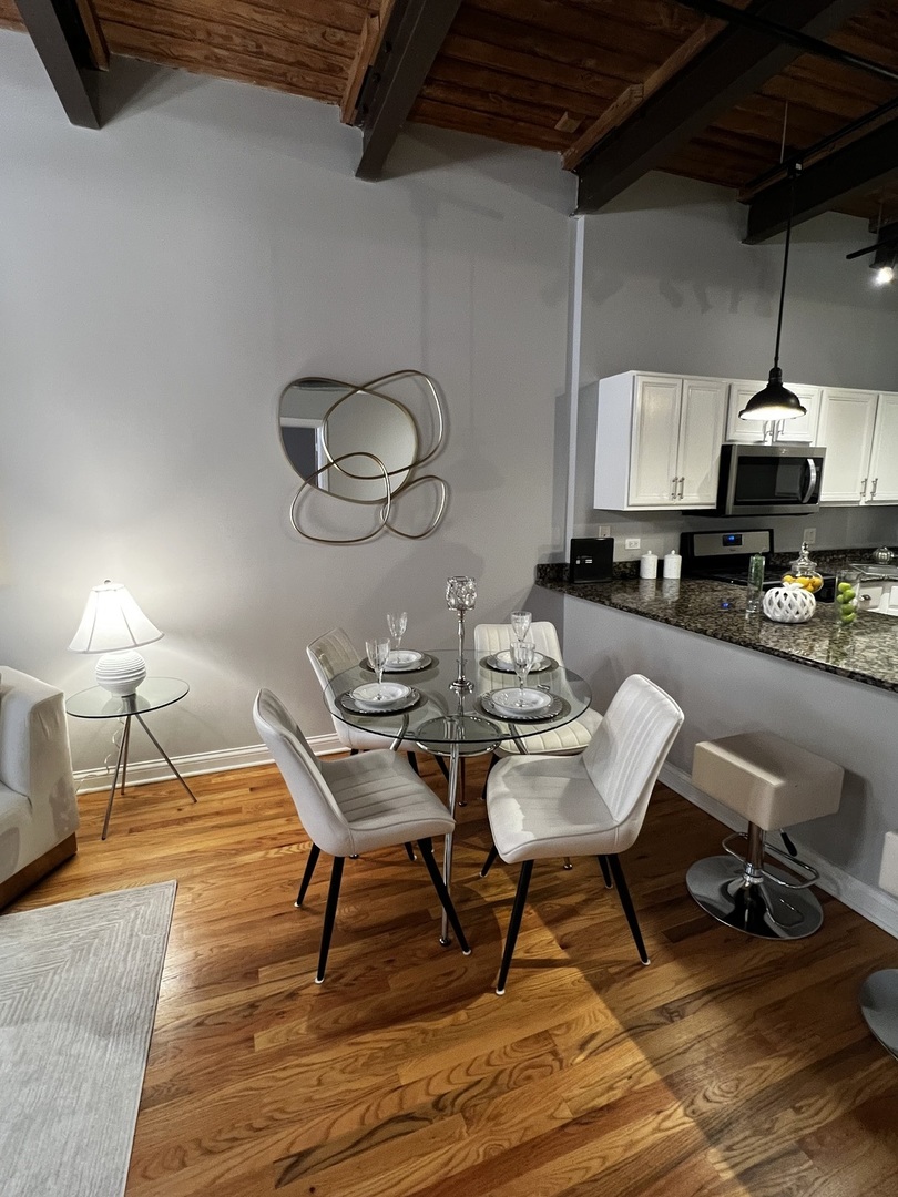 420 W Ontario Street 308 Property Photo 6