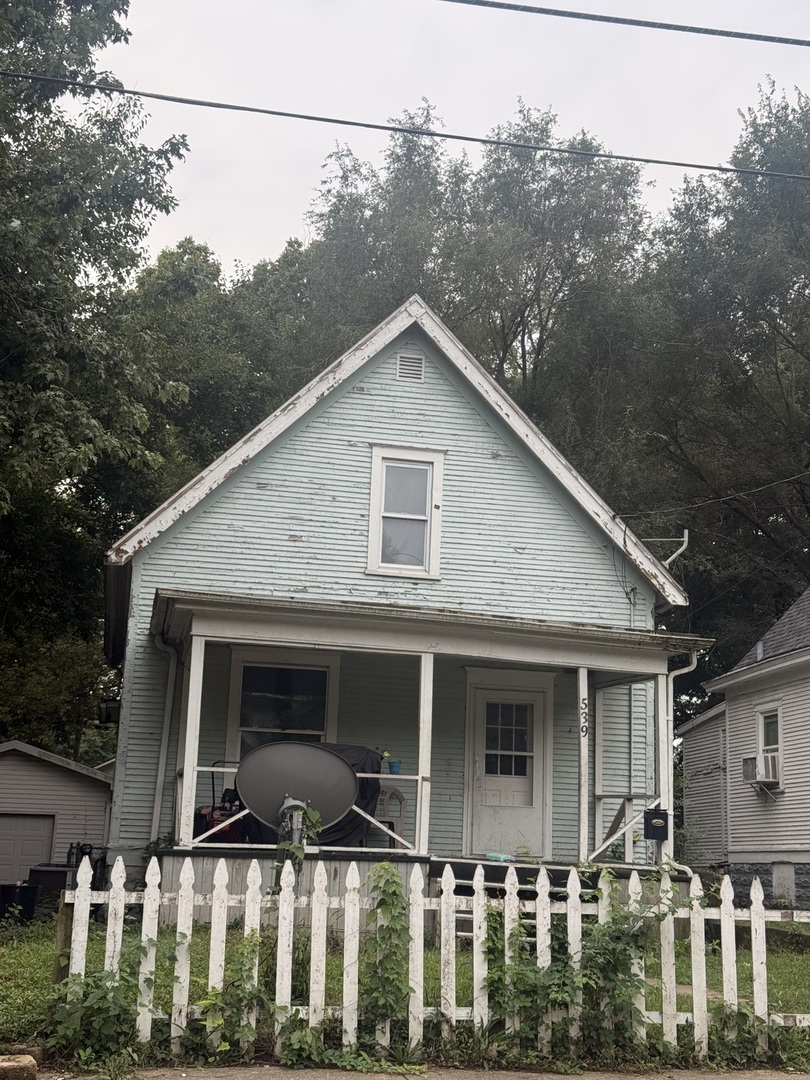 2613 N California Avenue Property Photo 1