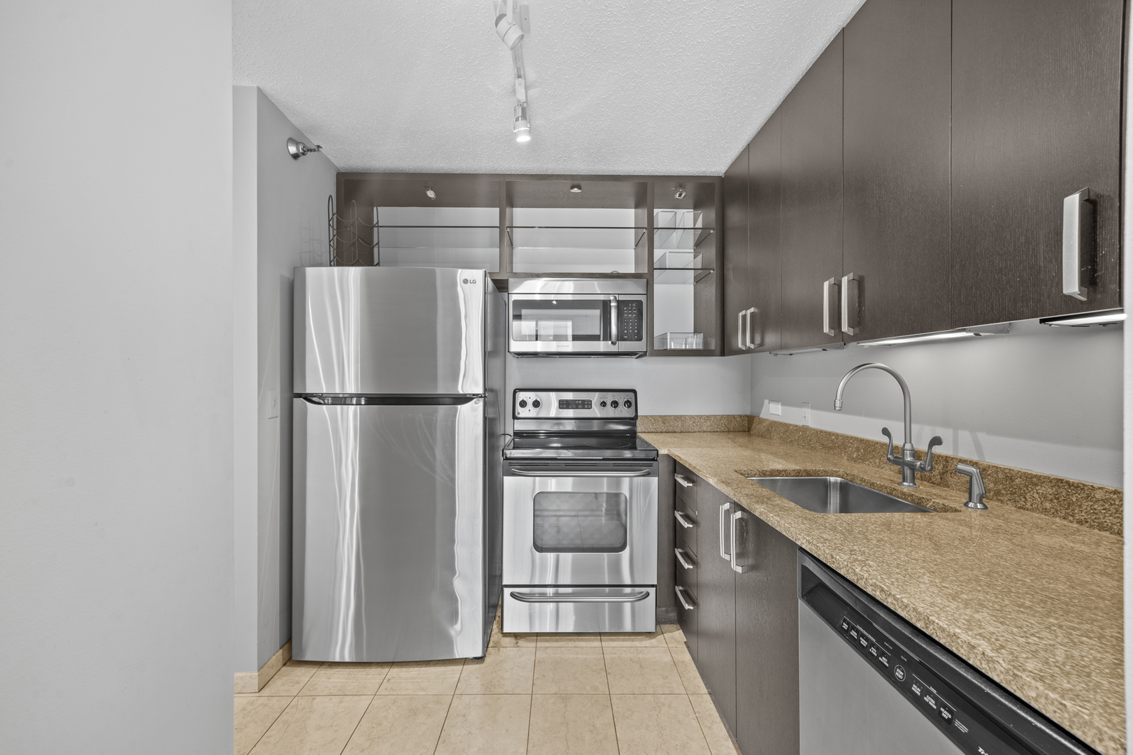 1212 N Lasalle Street 2505 Property Photo 2