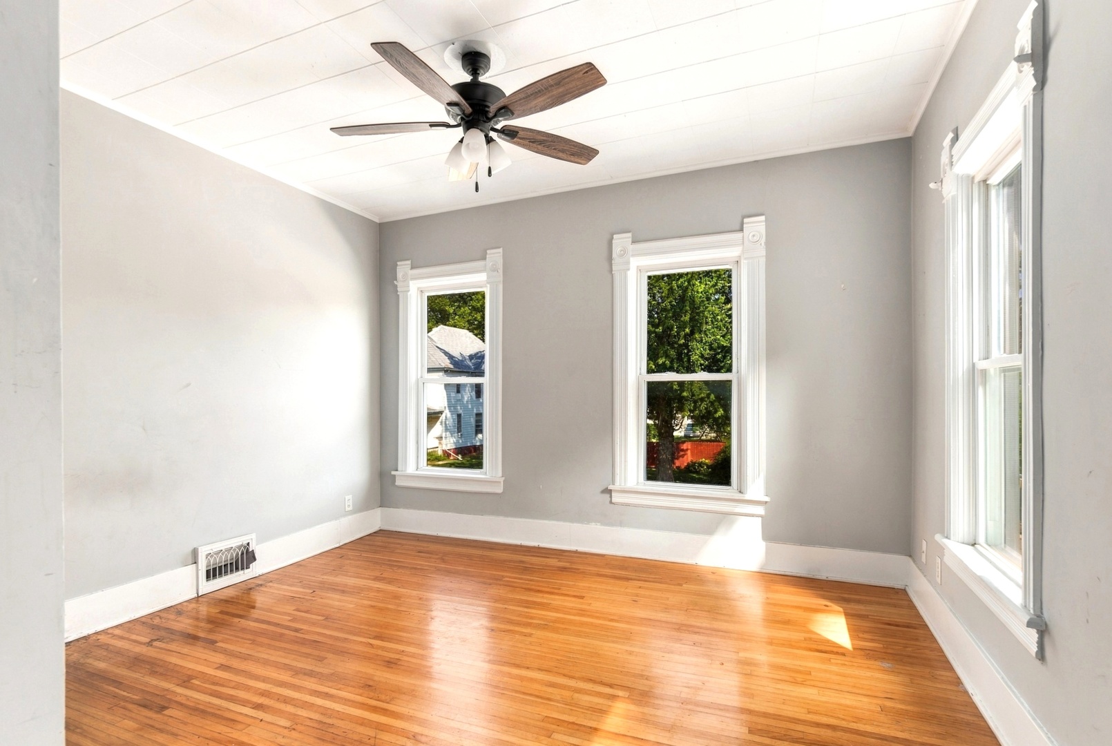 212 S Park Street Property Photo 8