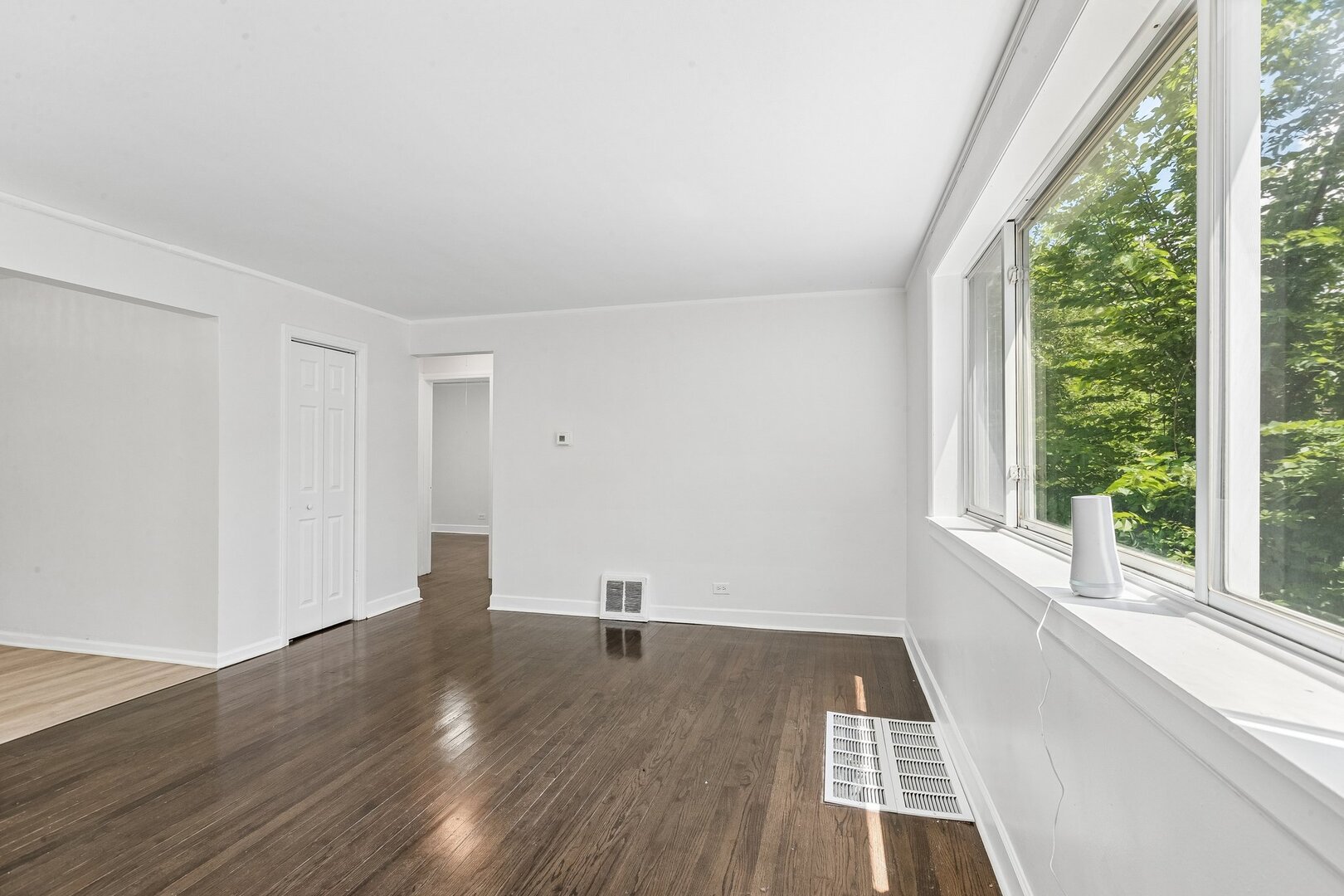 10145 S Bensley Avenue Property Photo 3
