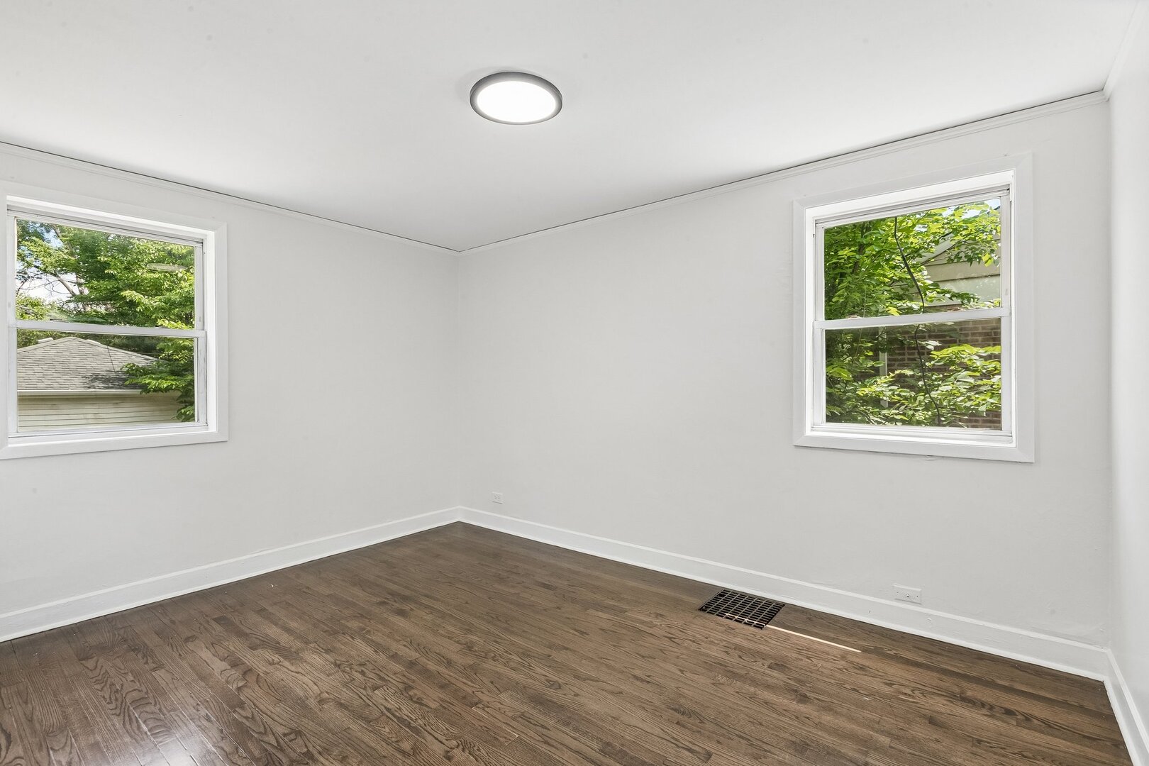 10145 S Bensley Avenue Property Photo 8