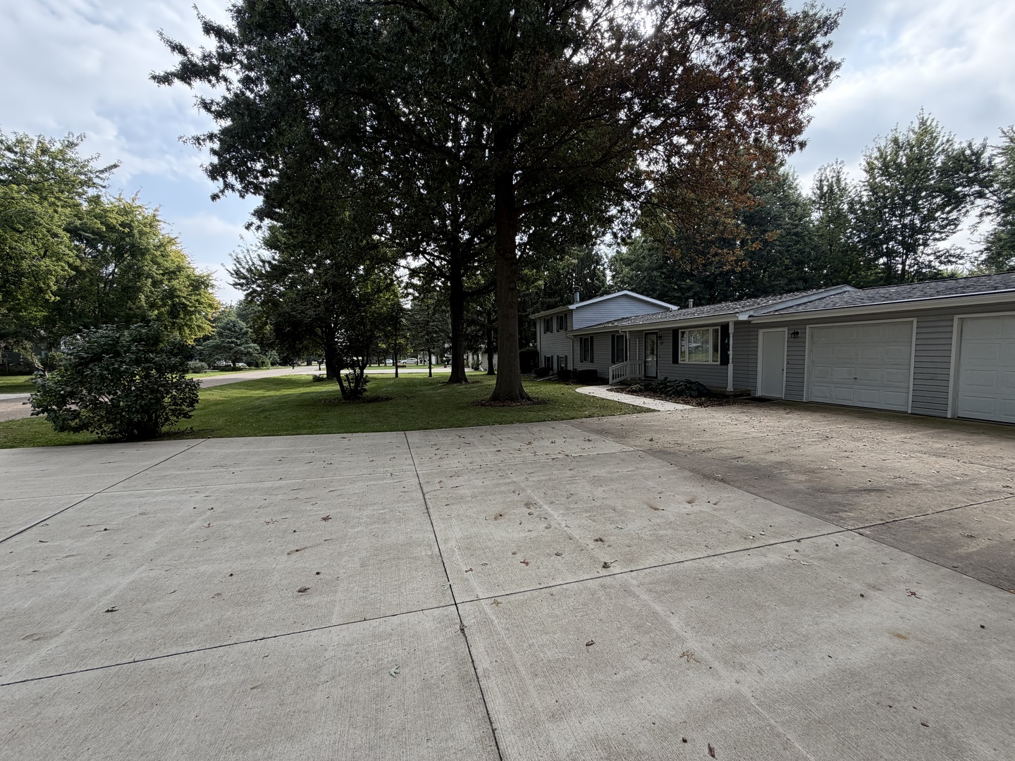 10083 Elizabeth Road Property Photo 2