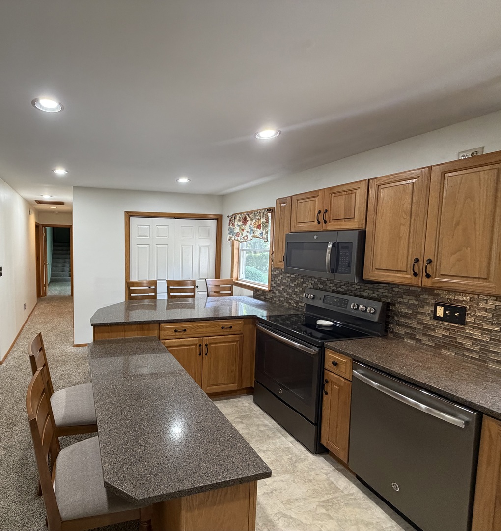 10083 Elizabeth Road Property Photo 6
