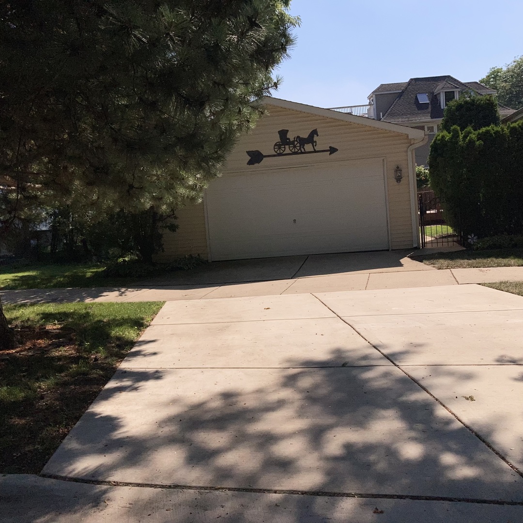 5775 N Nina Avenue Property Photo 4