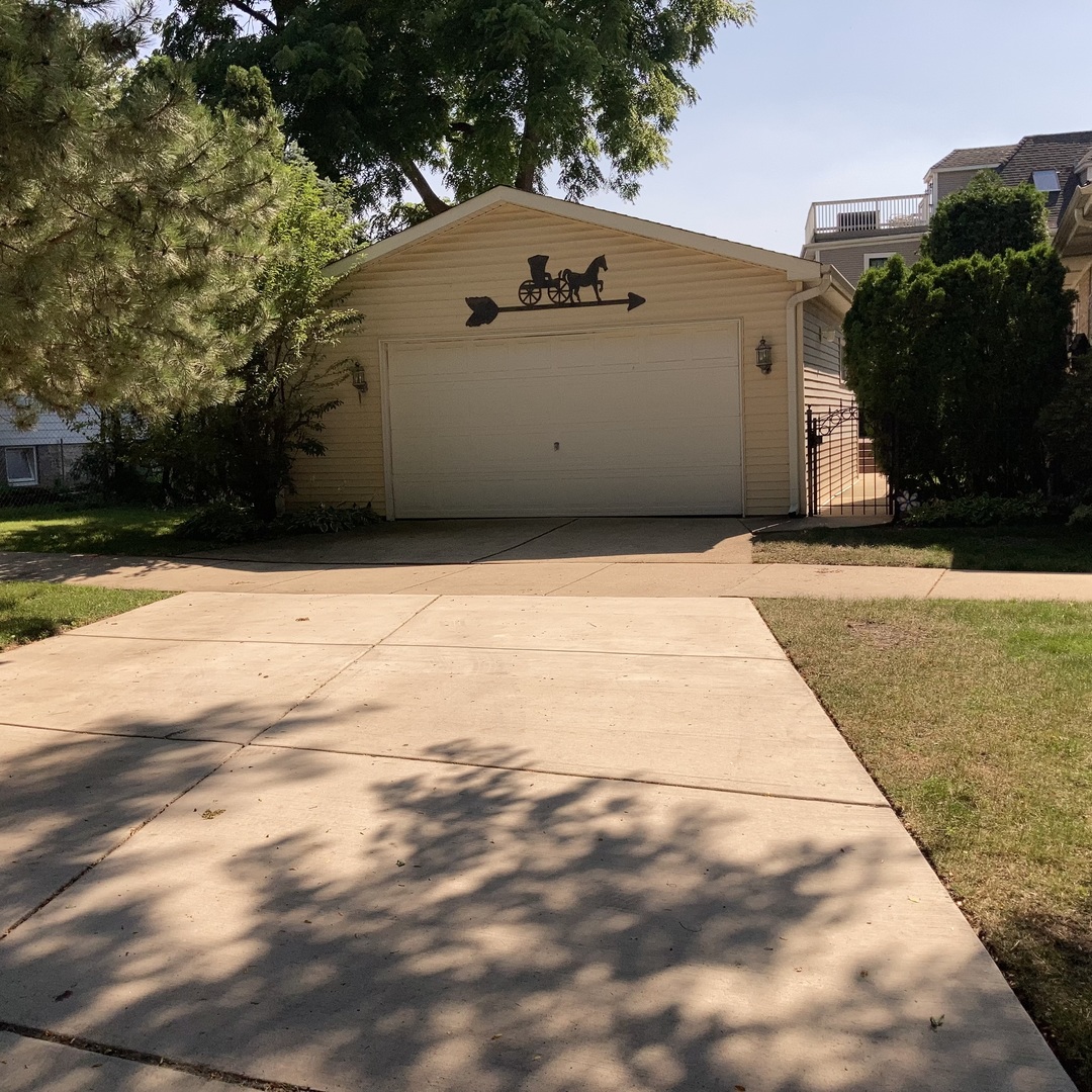 5775 N Nina Avenue Property Photo 5