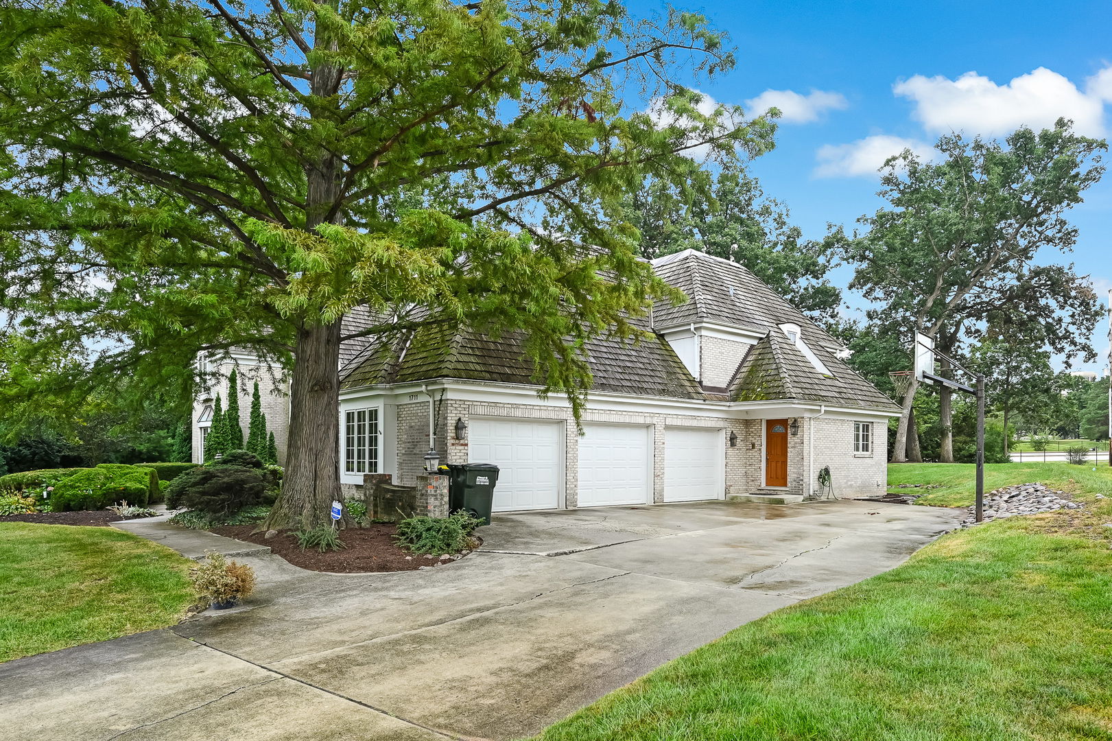 1711 Midwest Club Parkway Property Photo 3