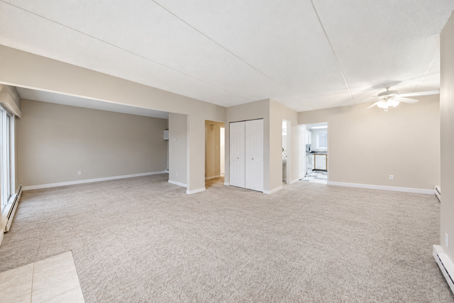 940 N Rohlwing Road 201a Property Photo 3