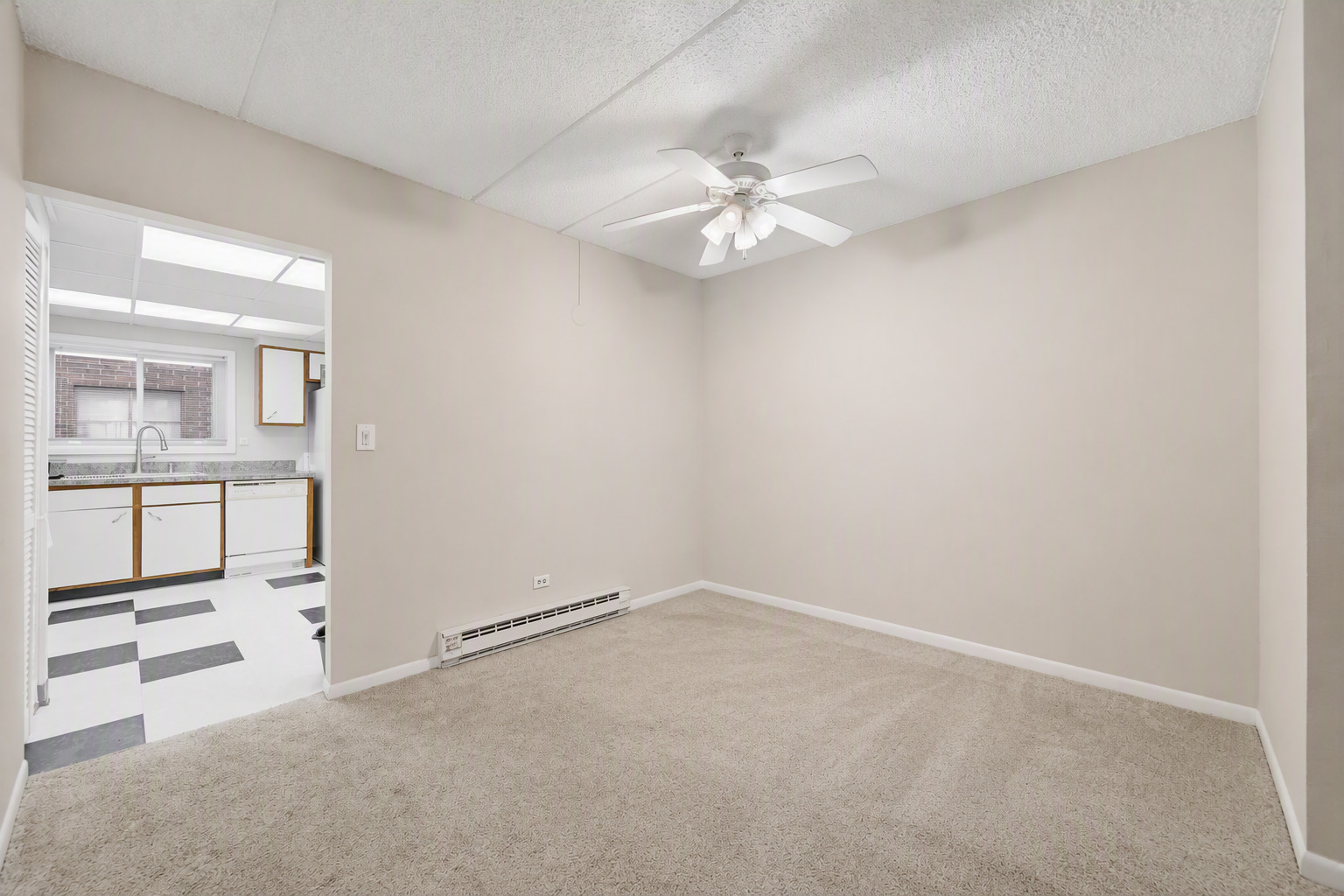 940 N Rohlwing Road 201a Property Photo 5