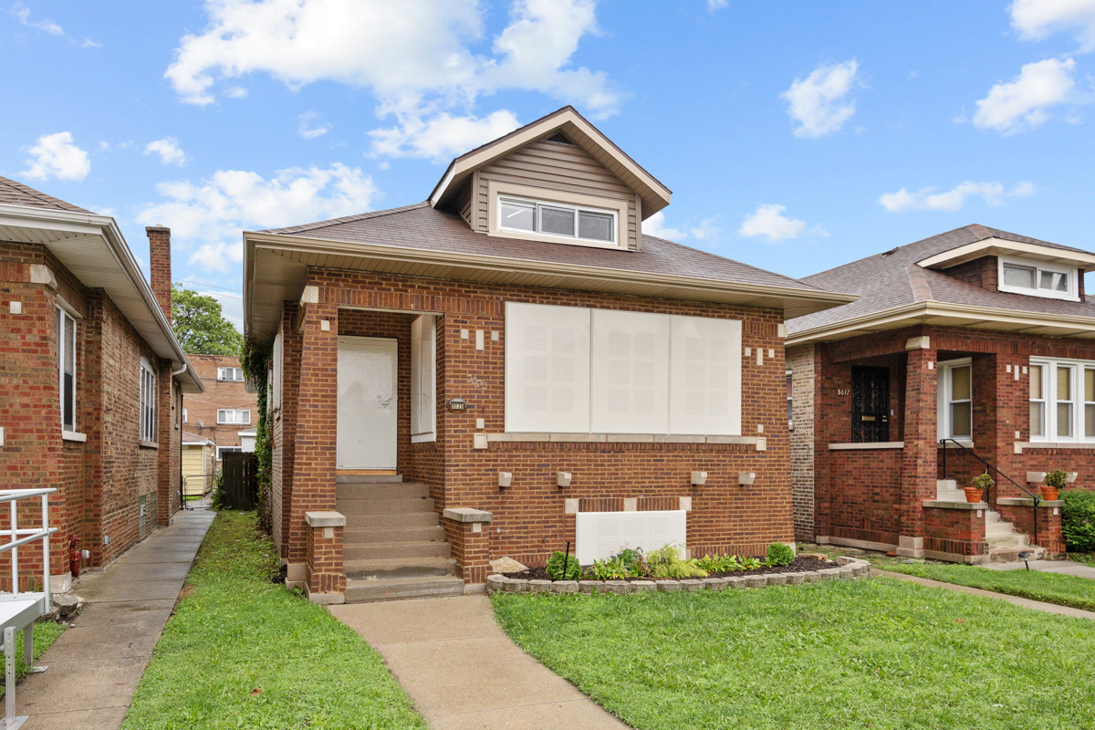 8035 S Oglesby Avenue Property Photo 1