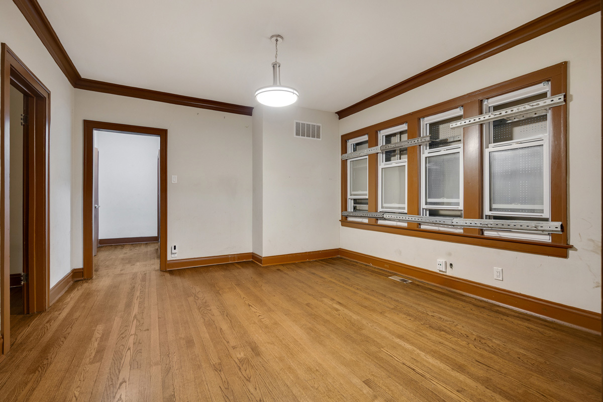 8035 S Oglesby Avenue Property Photo 6