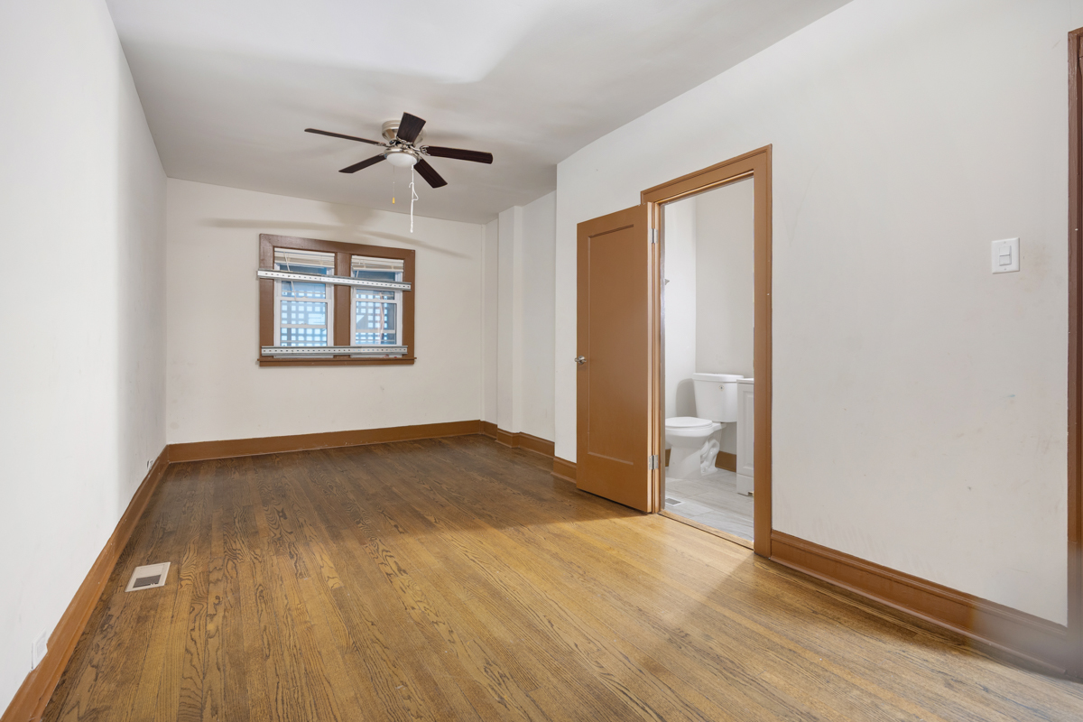 8035 S Oglesby Avenue Property Photo 11