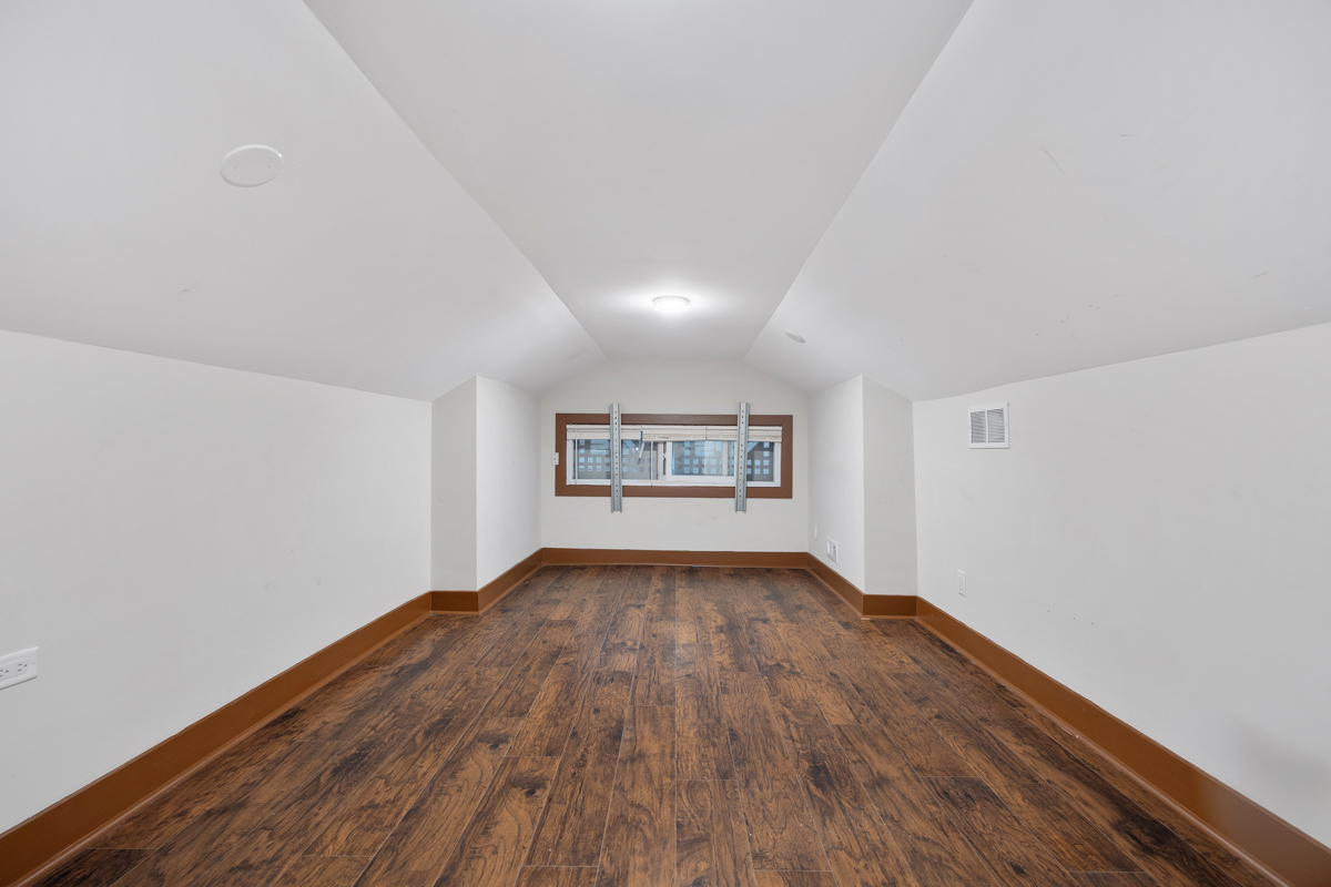 8035 S Oglesby Avenue Property Photo 15