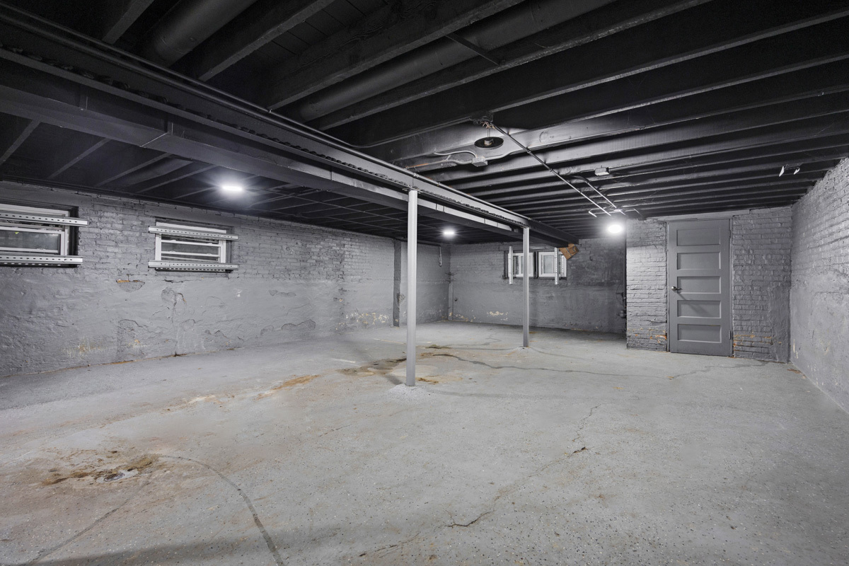 8035 S Oglesby Avenue Property Photo 18