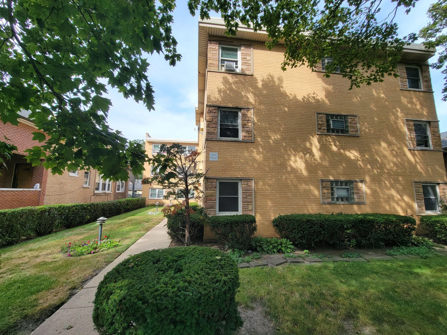 6440 N Richmond Street 2B Property Photo 1
