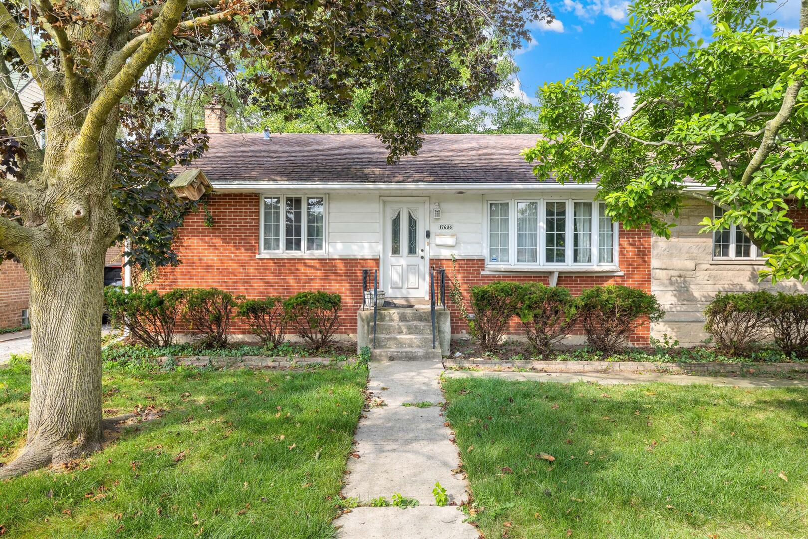 17606 N Burnham Avenue Property Photo 1