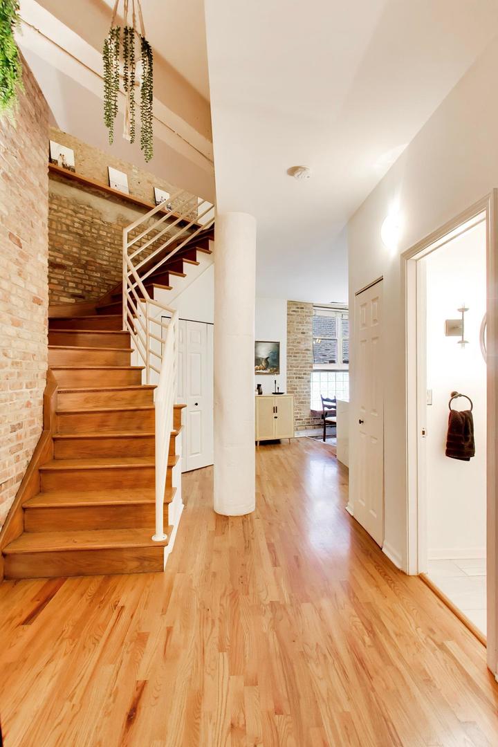 1235 W George Street 106 Property Photo 5