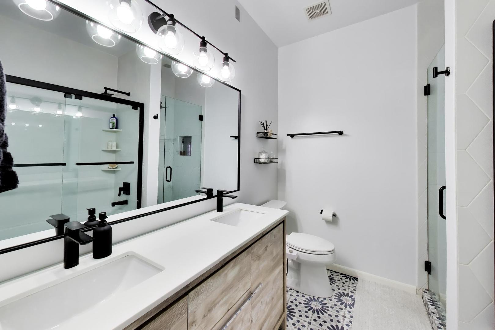1235 W George Street 106 Property Photo 19