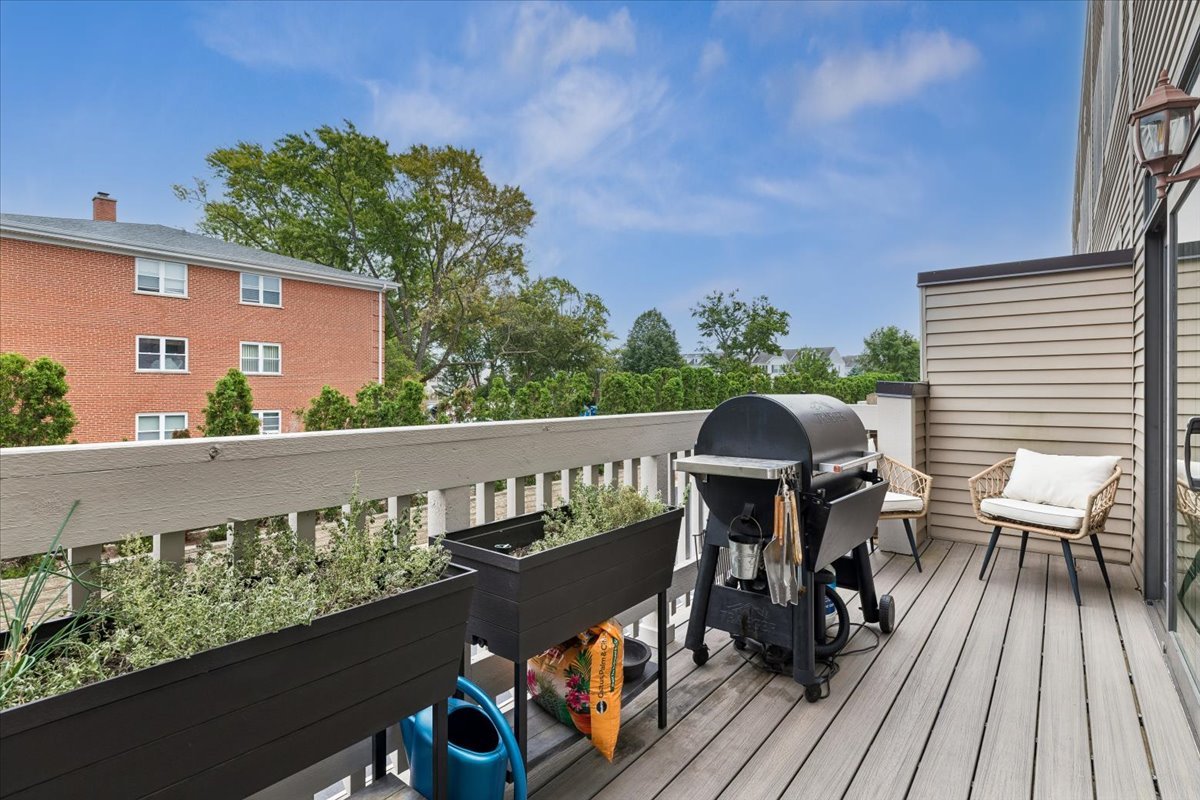 195 N Hickory Avenue Property Photo 11