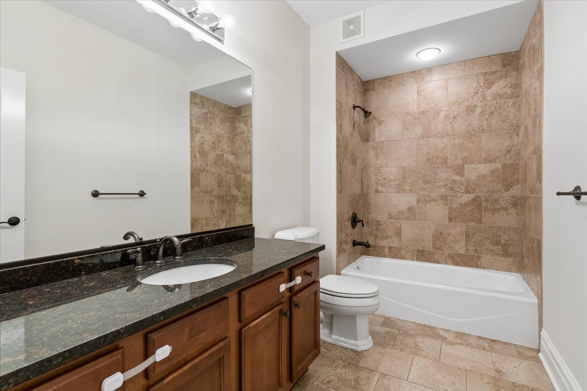 195 N Hickory Avenue Property Photo 17