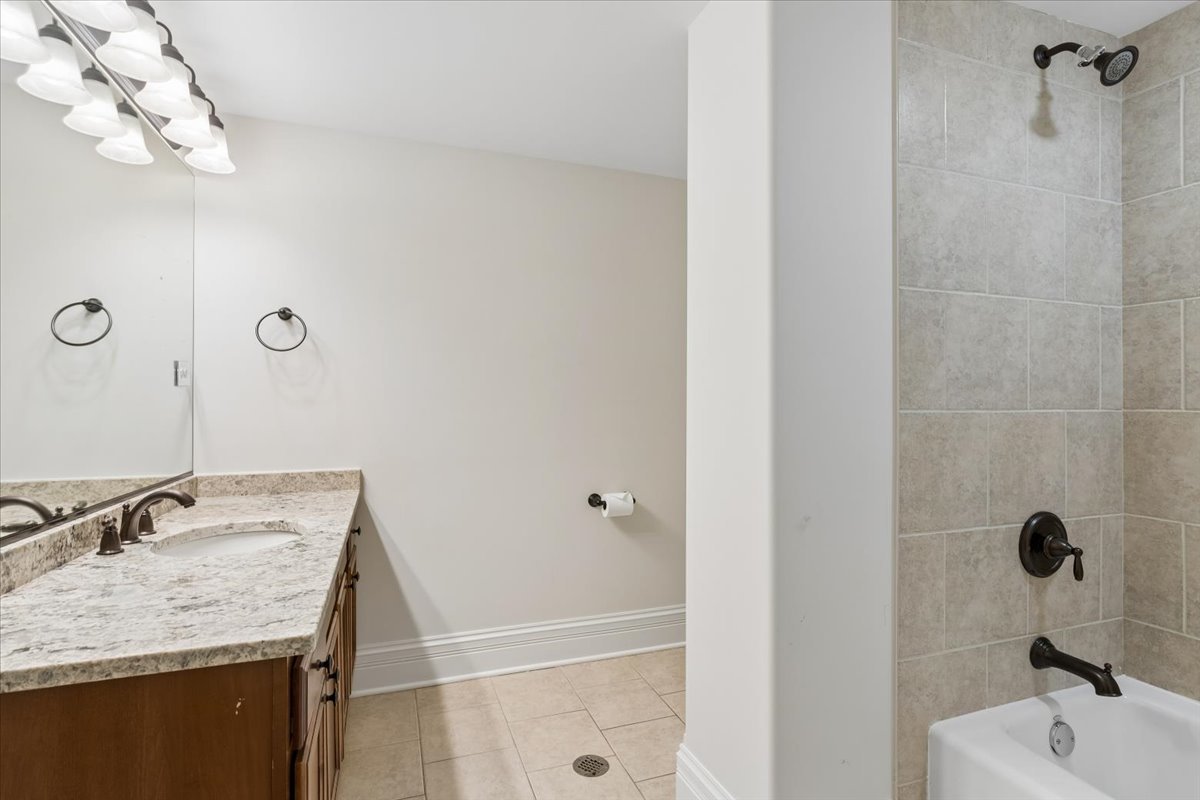 195 N Hickory Avenue Property Photo 23