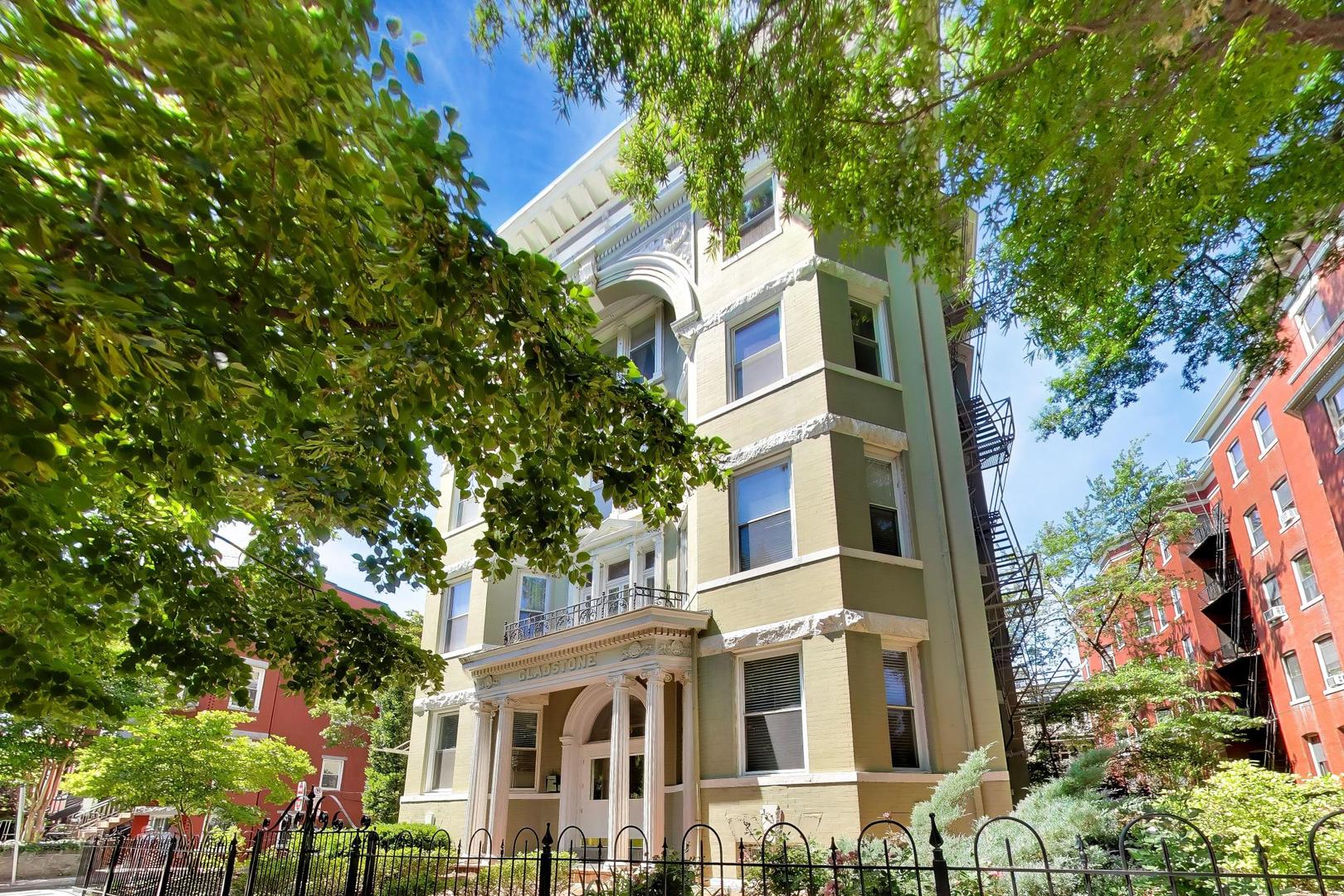 1423 R Street 300
