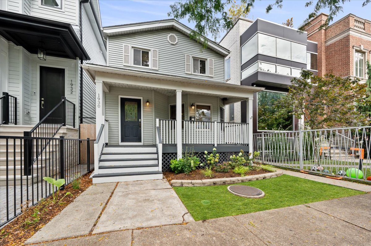 1930 W Wolfram Street Property Photo 1