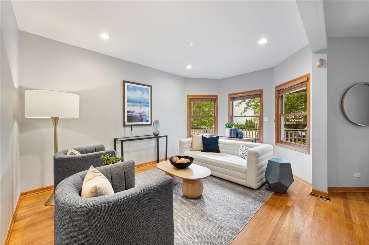1930 W Wolfram Street Property Photo 6